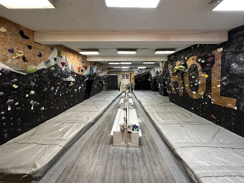 Nosotros Climbing + Weights Cleveland interior