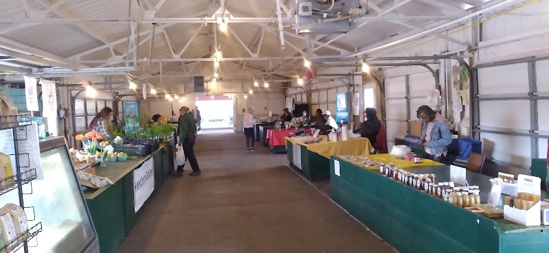 Coit Road Farmers Market Cleveland atmosphere