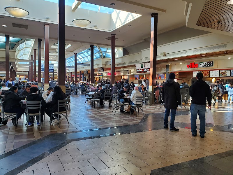 Great Lakes Mall Cleveland interior