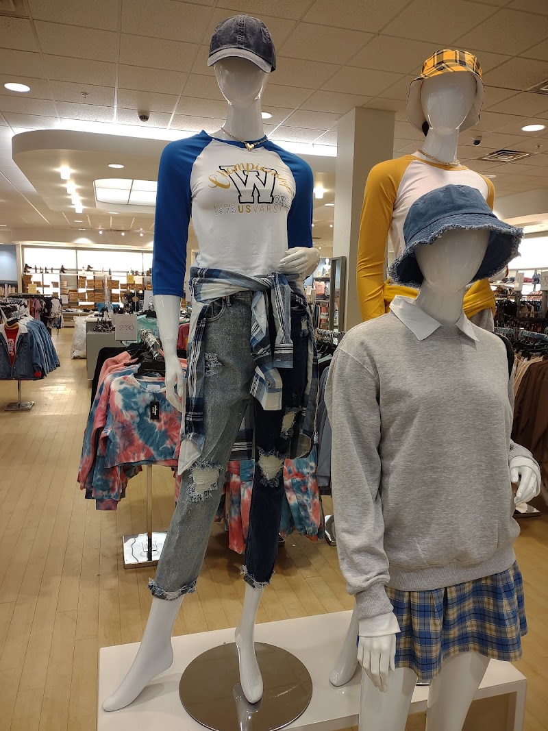 Great Lakes Mall Cleveland atmosphere