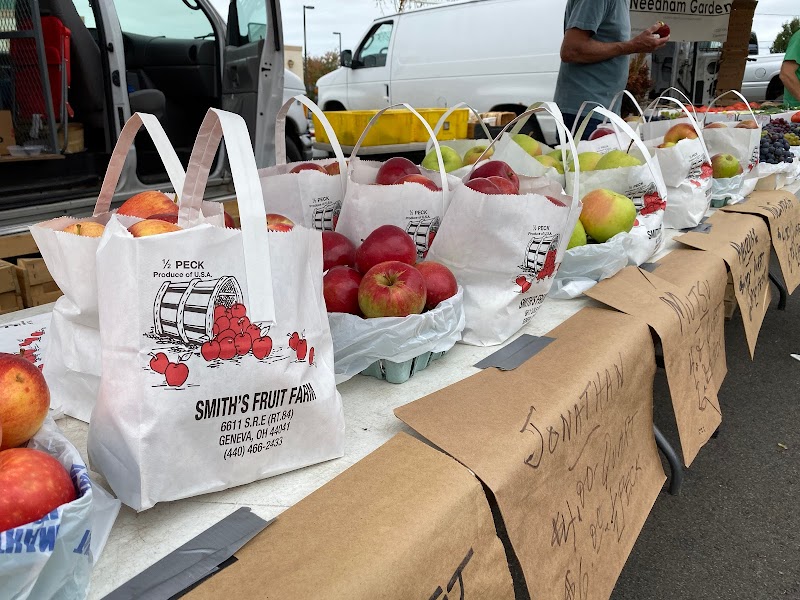 The Kamm’s Corners Farmers Market Cleveland atmosphere