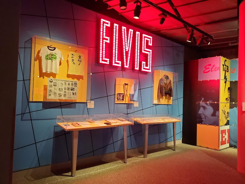 Rock & Roll Hall of Fame Cleveland atmosphere