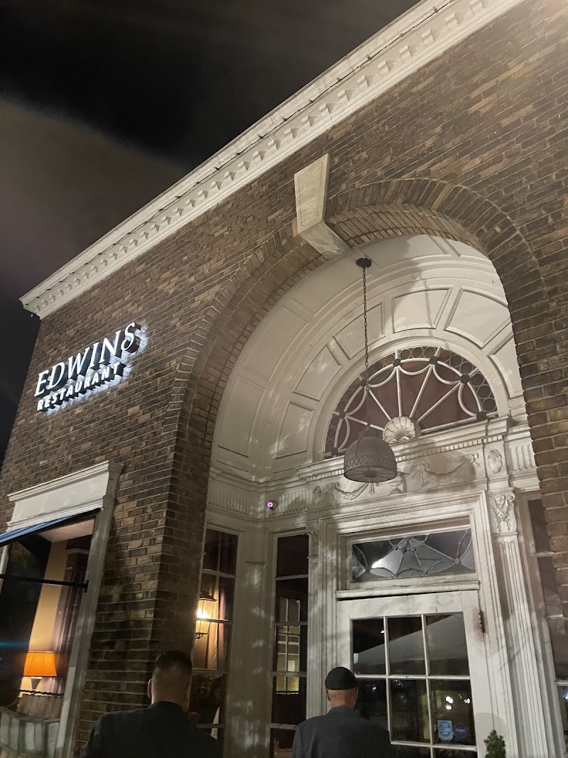 EDWINS Leadership & Restaurant Institute Cleveland atmosphere