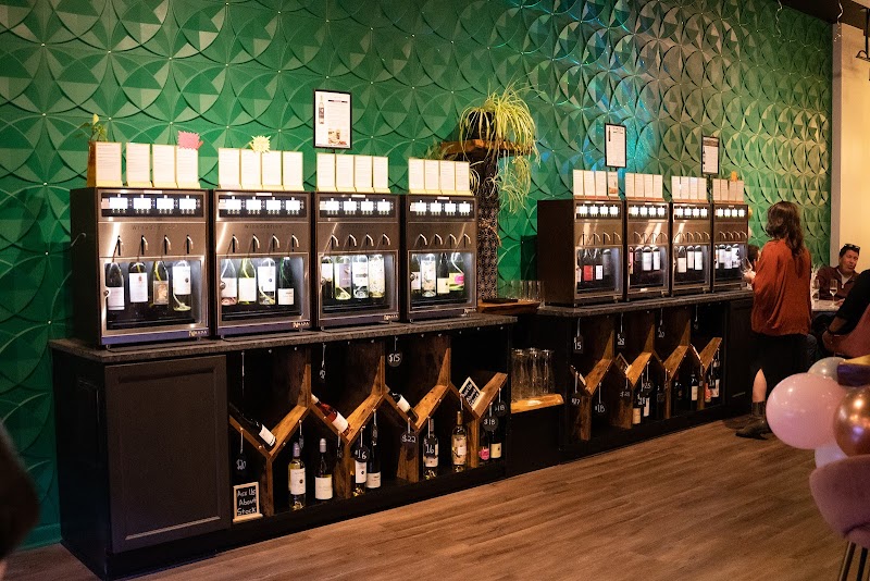 Wyne Tasting & Cocktail Bar Cleveland atmosphere