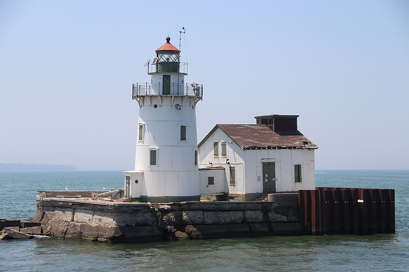 Cleveland Harbor West Pierhead Lighthouse in Cleveland