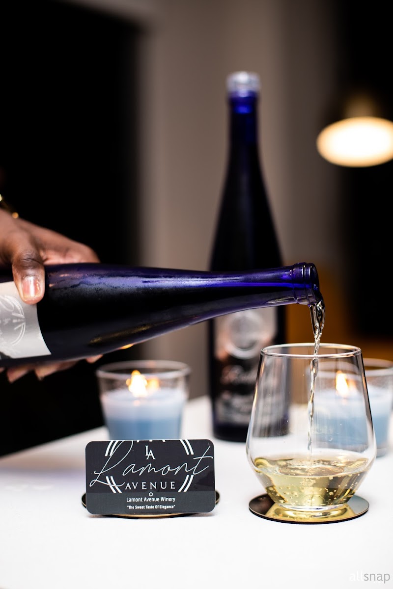 Lamont Avenue Winery Cleveland atmosphere