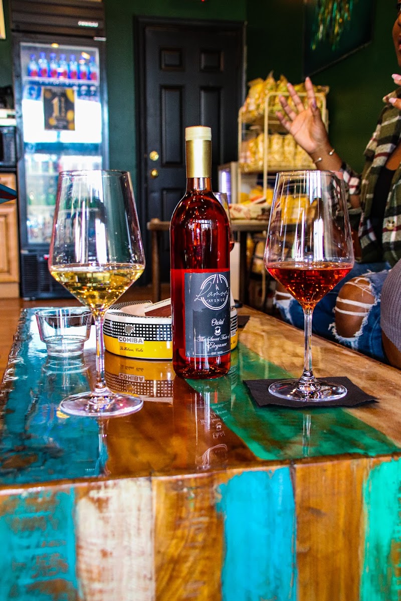 Lamont Avenue Winery Cleveland atmosphere