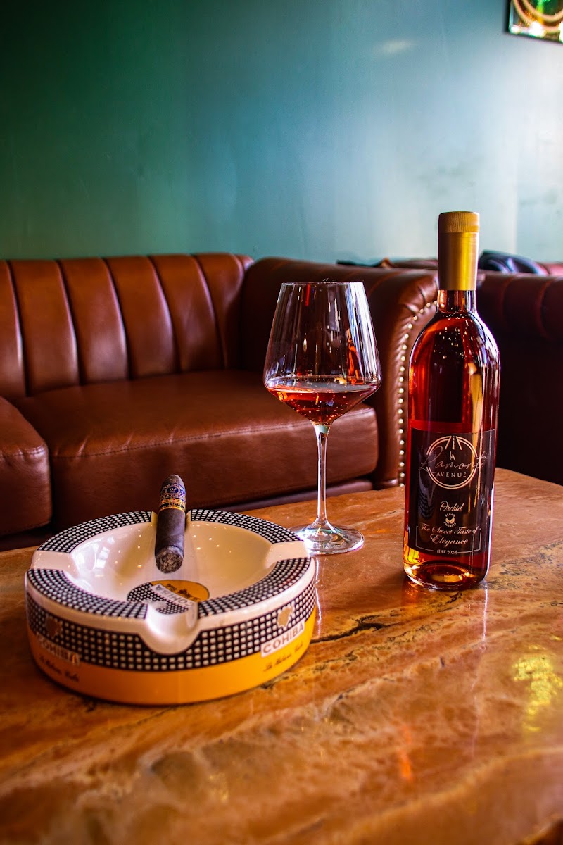 Lamont Avenue Winery Cleveland atmosphere