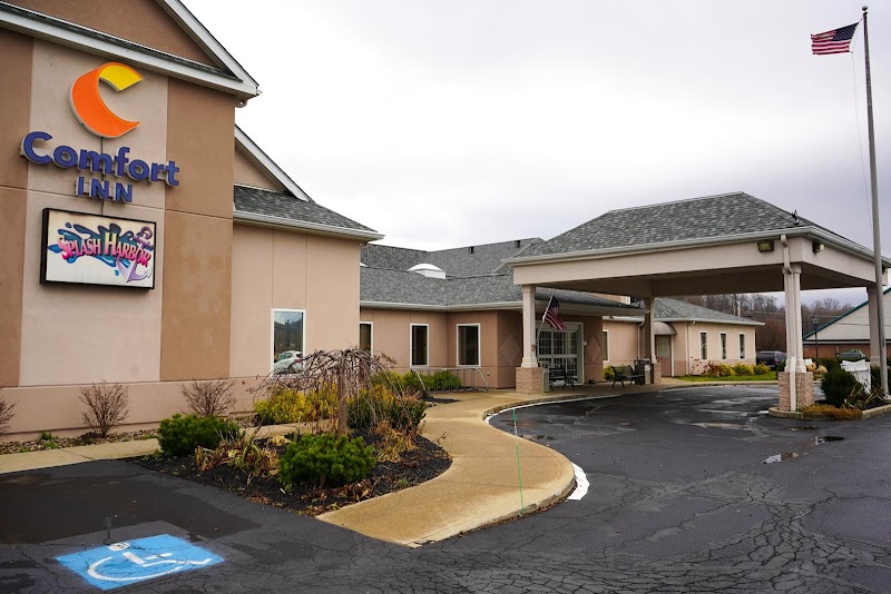 Comfort Inn Splash Harbor in Cleveland