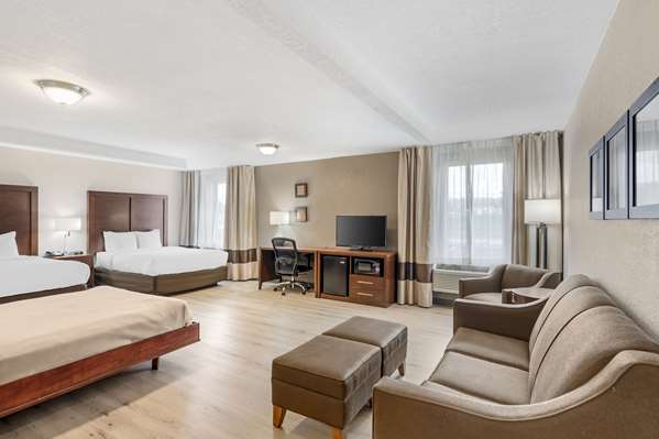 Comfort Inn Splash Harbor Cleveland interior