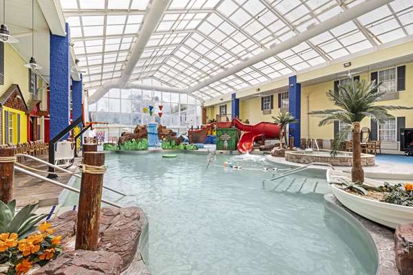 Comfort Inn Splash Harbor Cleveland atmosphere