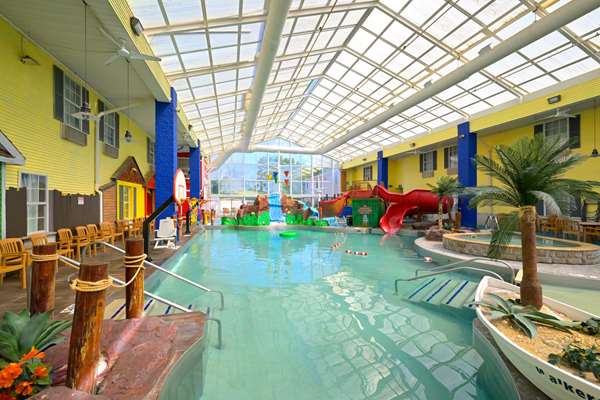 Comfort Inn Splash Harbor Cleveland atmosphere
