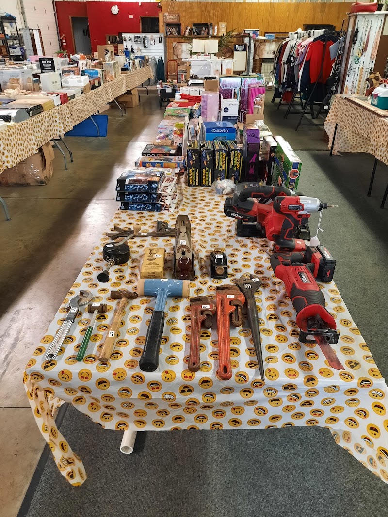 Four Seasons Flea & Farm Market Cleveland atmosphere