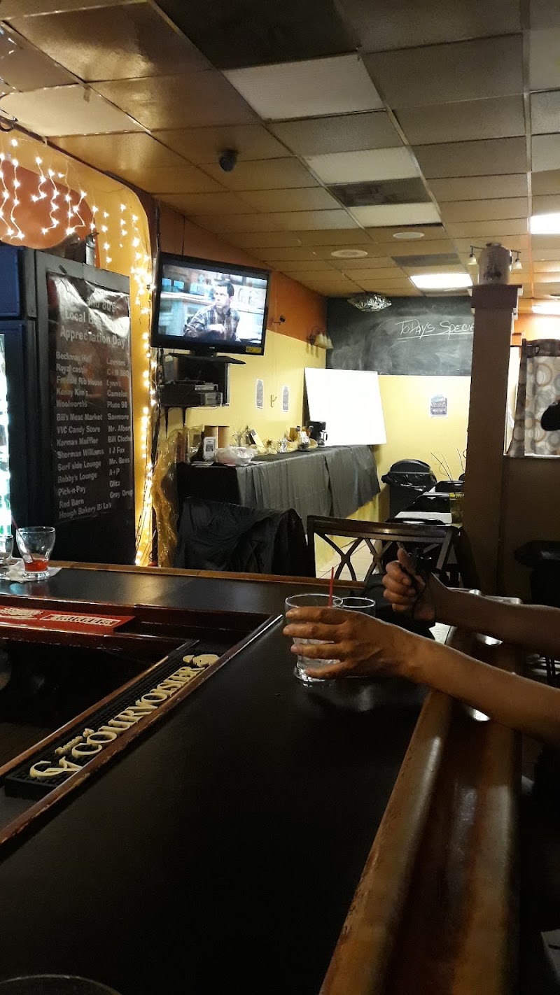 7-Entertainers Cafe & Lounge Cleveland atmosphere