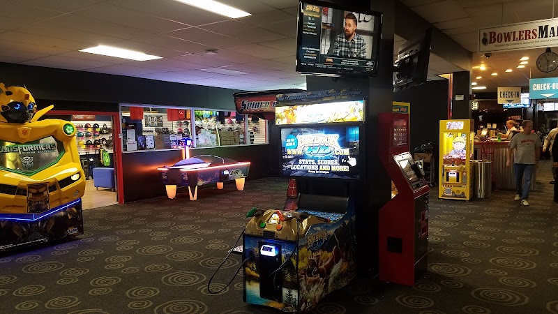 AMF Brookgate Lanes Cleveland interior