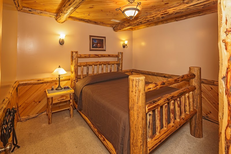 Sojourner's Lodge & Cabin Suites Cleveland interior