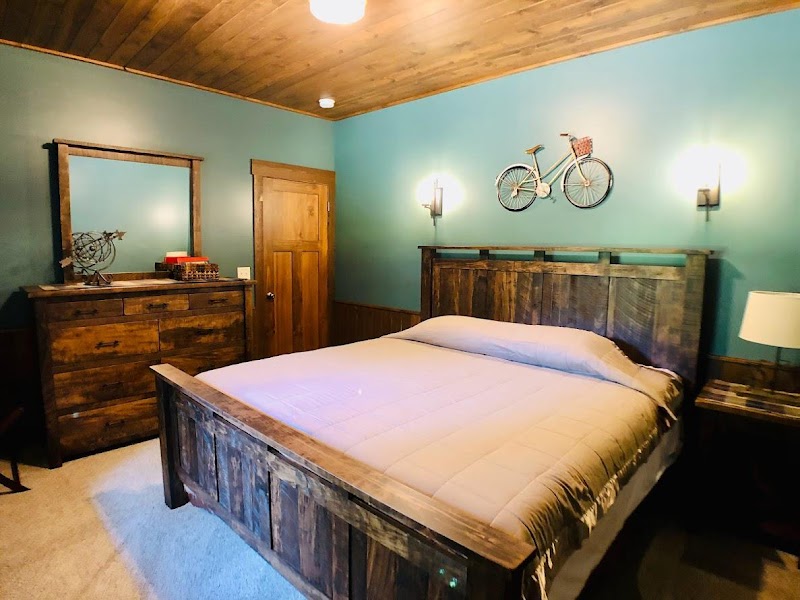 Sojourner's Lodge & Cabin Suites Cleveland atmosphere