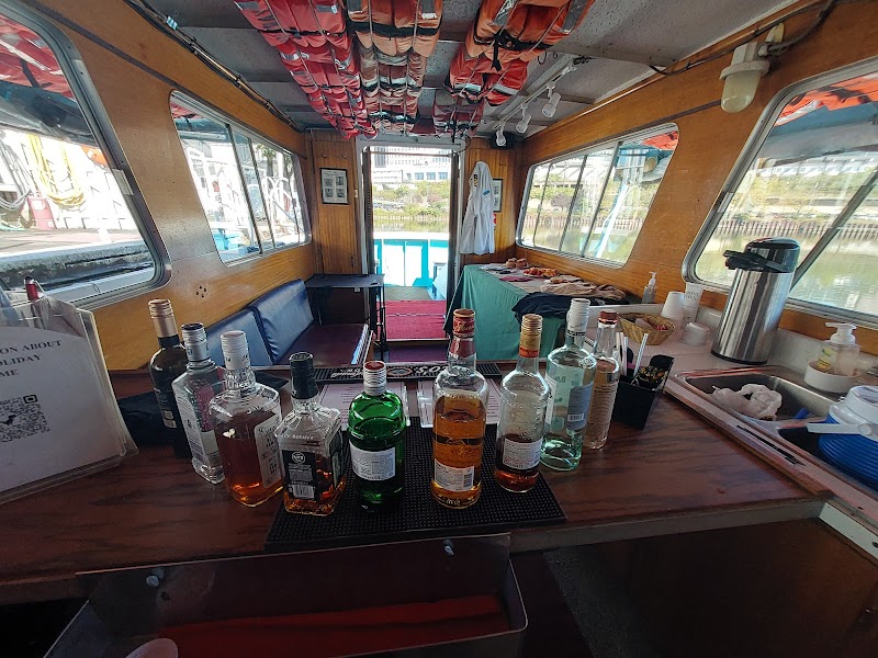 Holiday Boat Charters Cleveland atmosphere