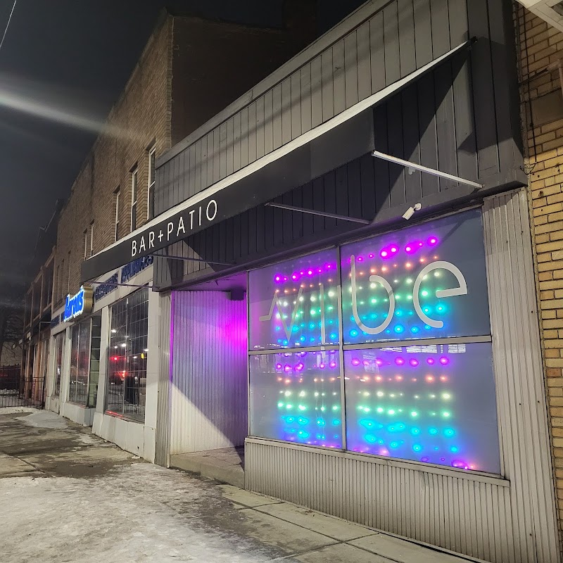 Vibe Bar + Patio Cleveland atmosphere