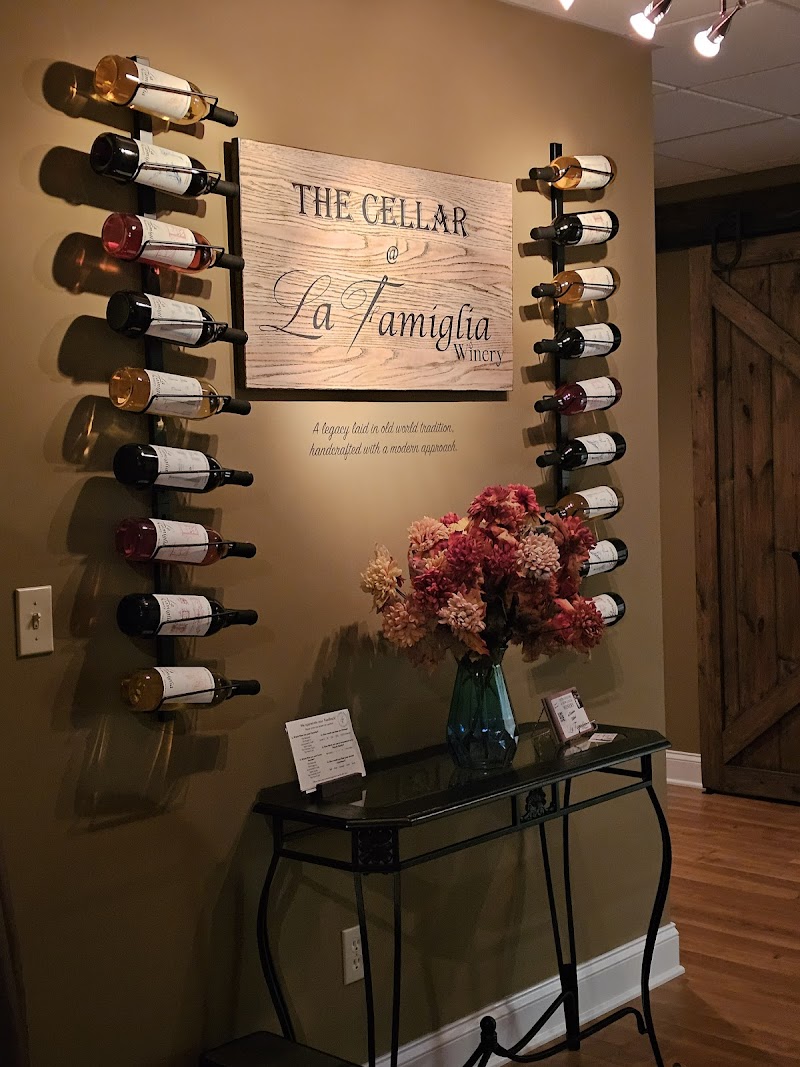 La Famiglia Winery Cleveland atmosphere