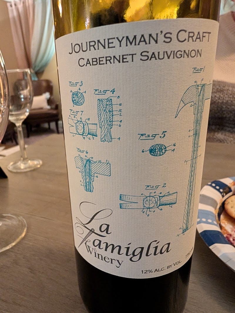 La Famiglia Winery Cleveland atmosphere