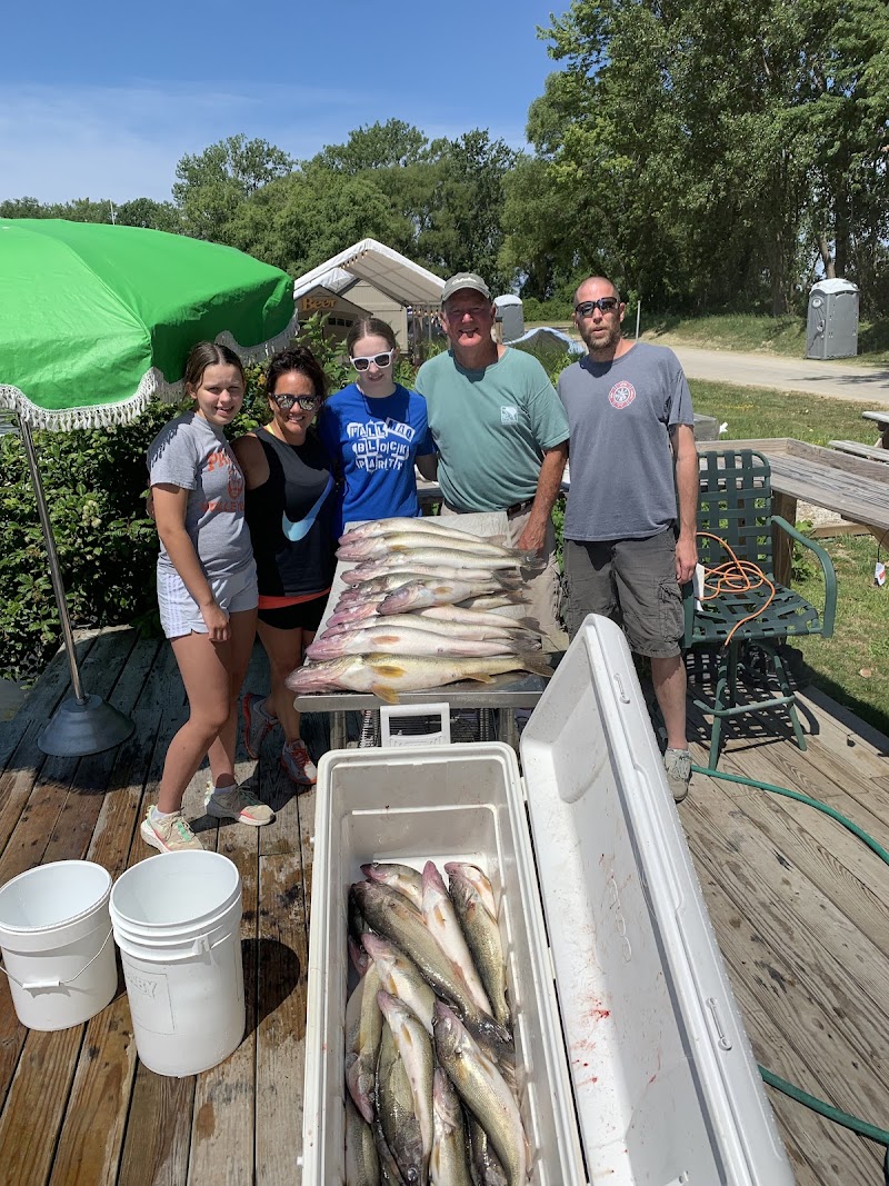 Lake Erie Fishin Charters Cleveland atmosphere
