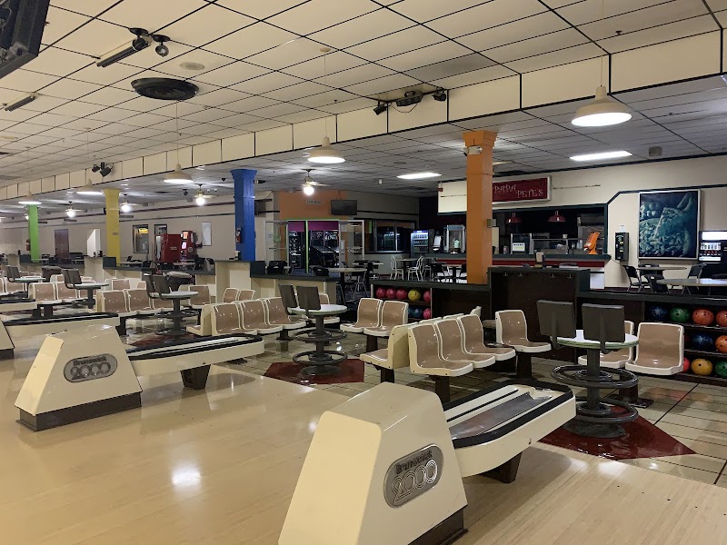 Roseland Lanes Cleveland interior