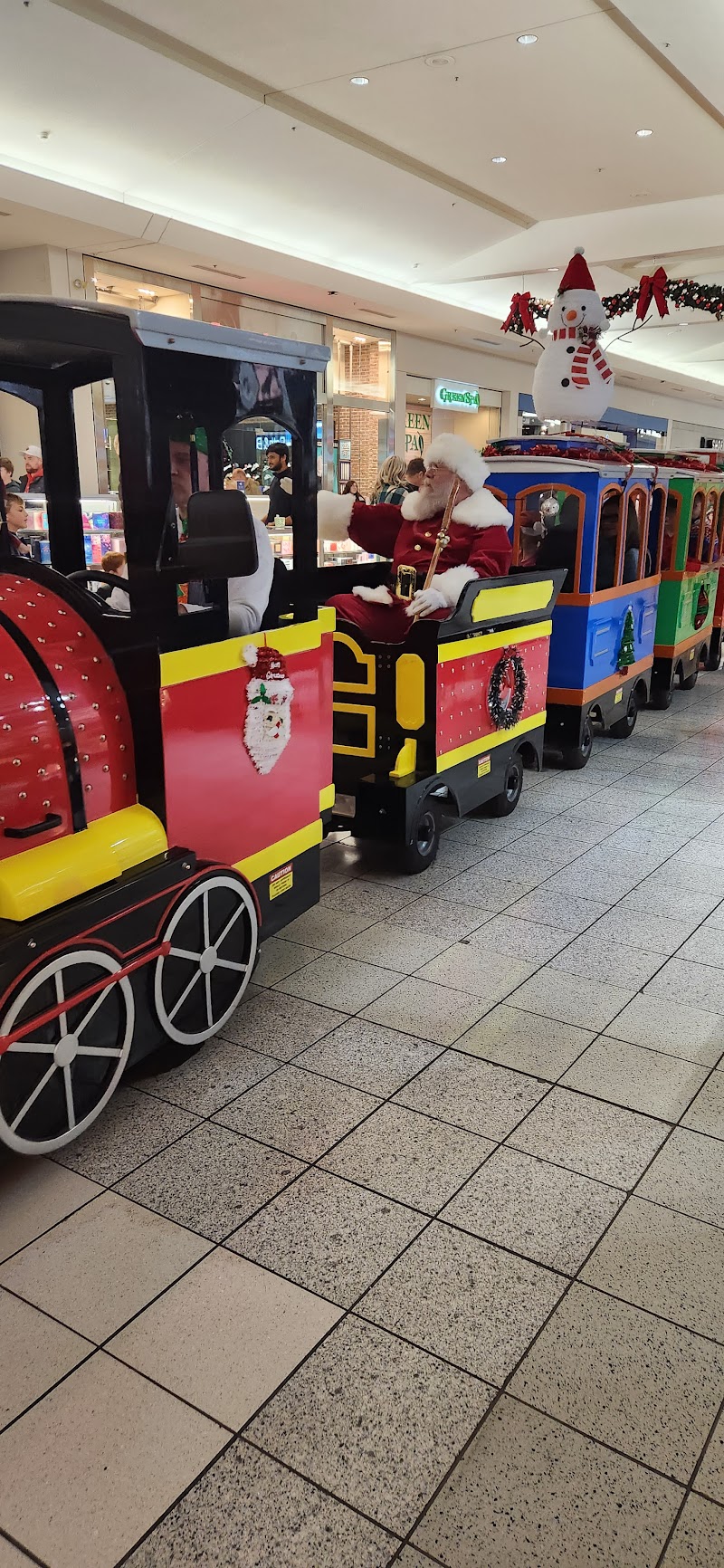 Great Northern Mall Cleveland atmosphere