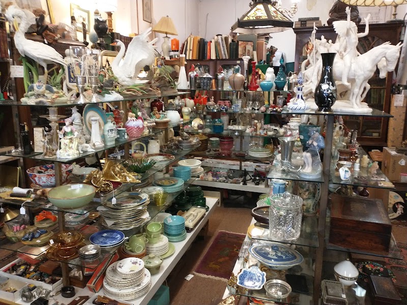 Attenson's Coventry Antiques and Books Cleveland interior