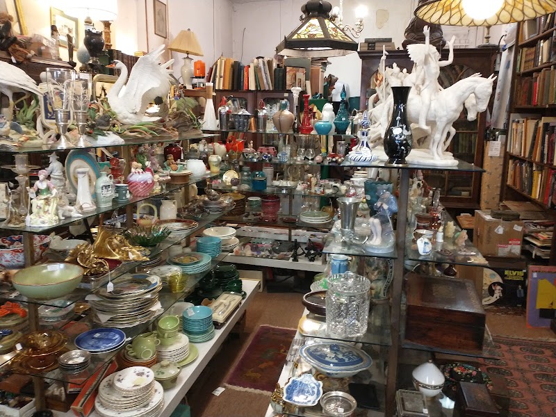 Attenson's Coventry Antiques and Books Cleveland atmosphere