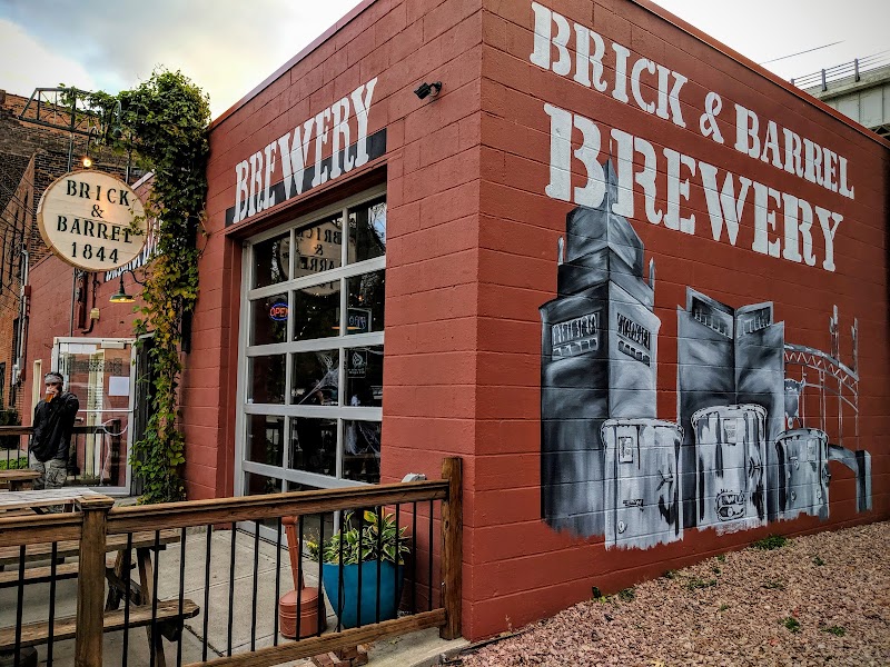 Brick And Barrel Cleveland interior