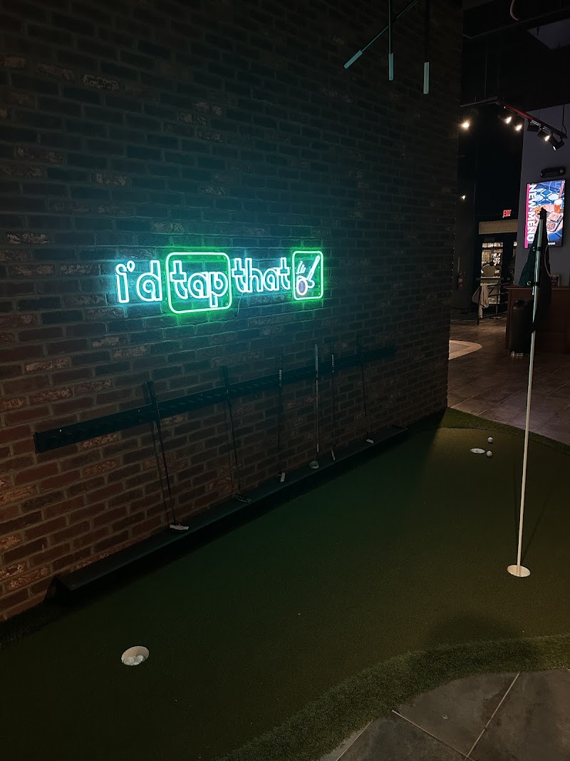 Five Iron Golf Cleveland atmosphere