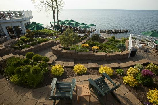 The Lakehouse Inn Cleveland atmosphere