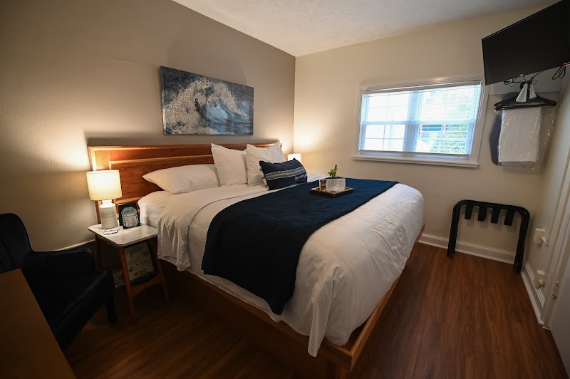 The Lakehouse Inn Cleveland atmosphere