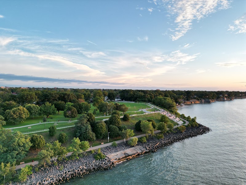 Lakewood Park Cleveland atmosphere