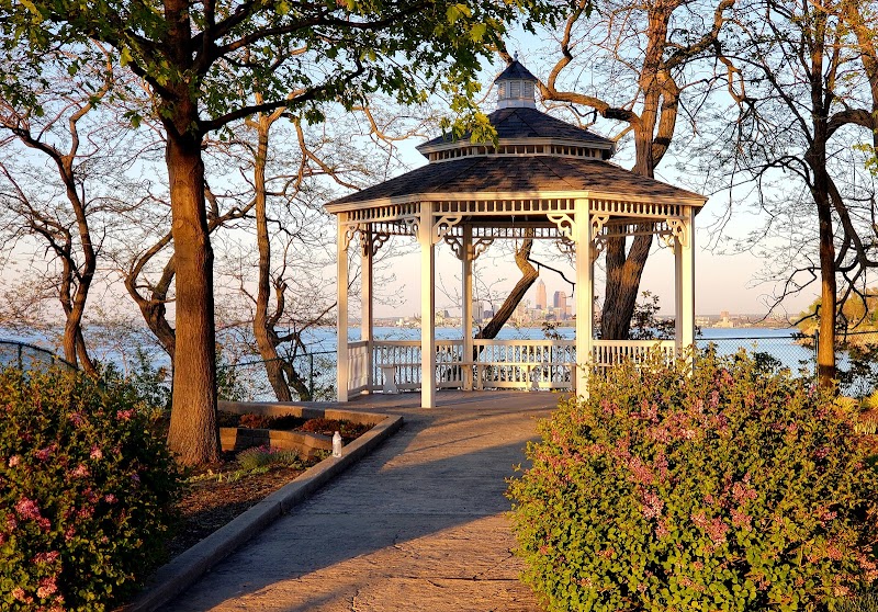 Lakewood Park Cleveland atmosphere