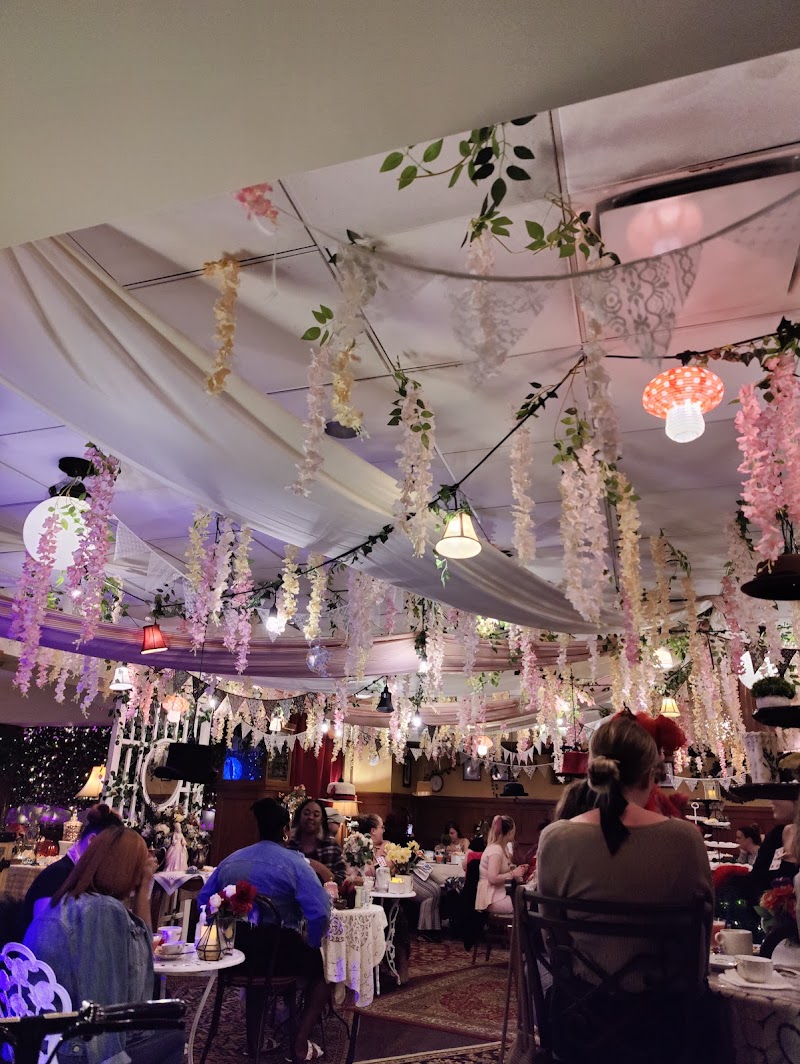 The Alice - An Immersive Cocktail Experience Cleveland atmosphere