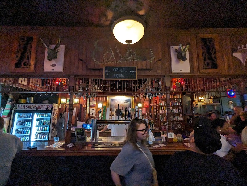 Edison's Pub Cleveland atmosphere