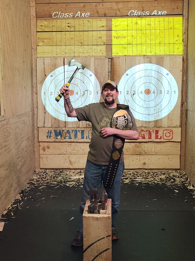 Lumber Legends - Cleveland Axe Throwing Cleveland atmosphere