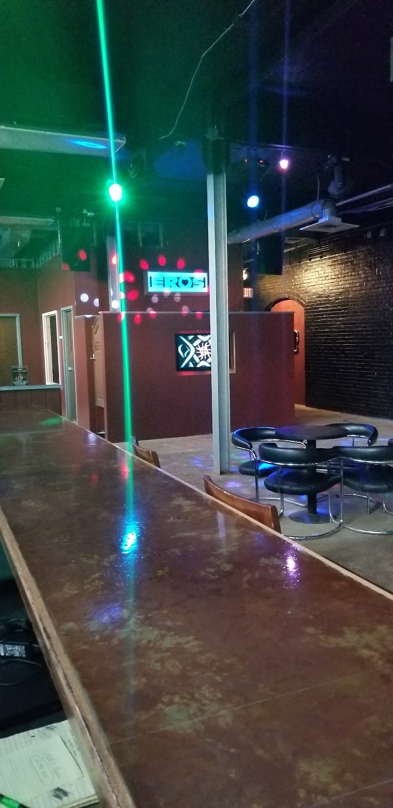 Club Eros Cleveland atmosphere