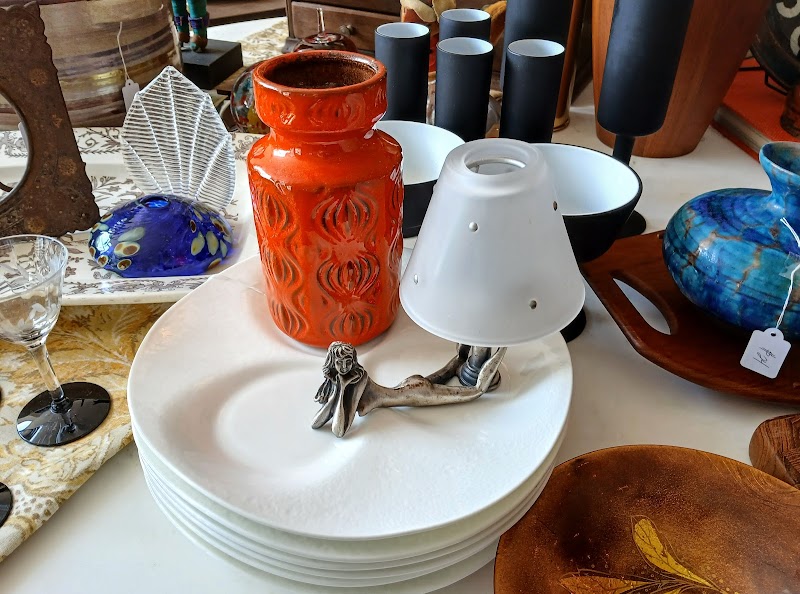 Mix Vintage + Estate Goods Cleveland interior