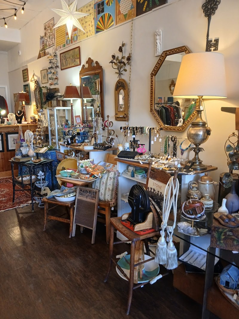 Mix Vintage + Estate Goods Cleveland atmosphere