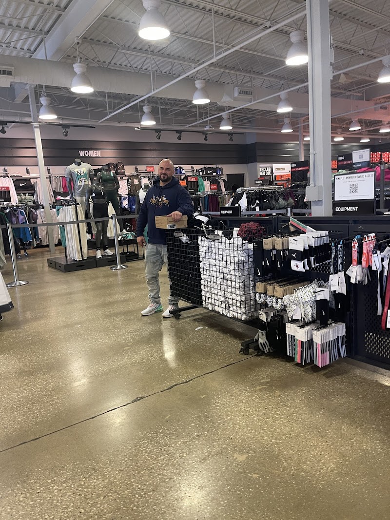 Aurora Farms Premium Outlets Cleveland atmosphere