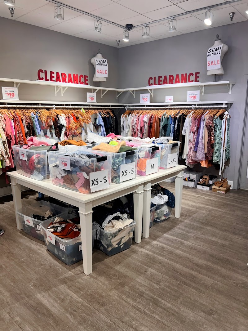 Aurora Farms Premium Outlets Cleveland atmosphere