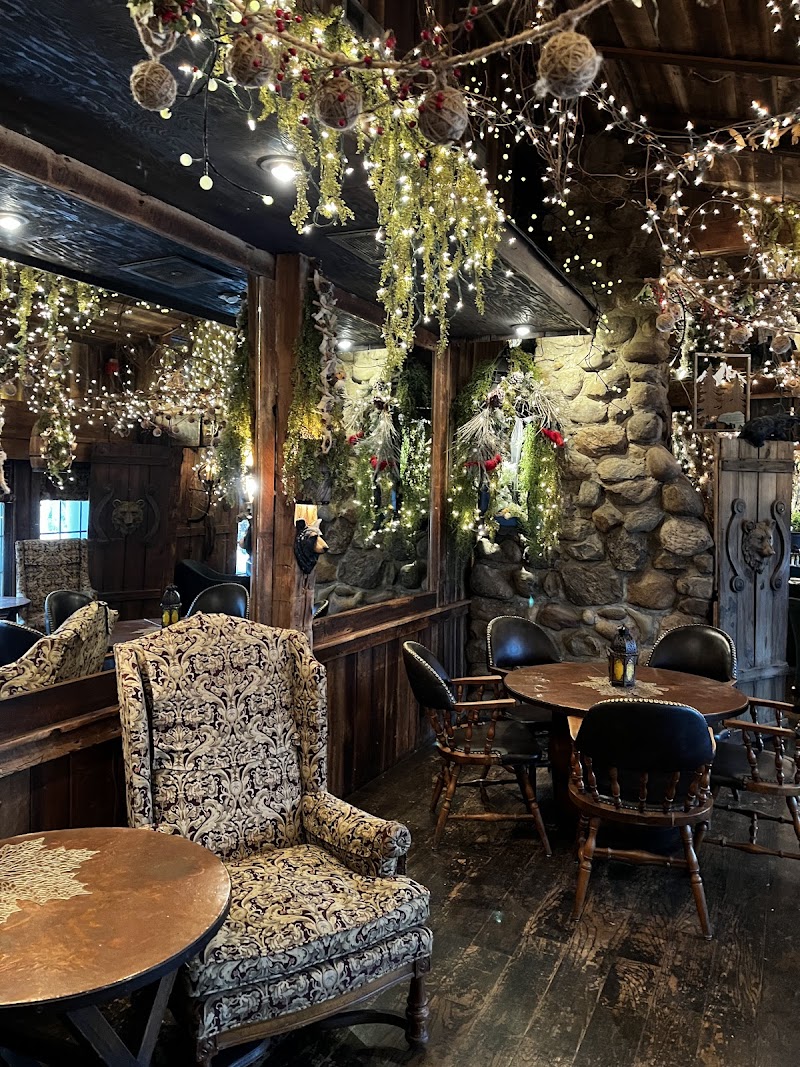 Mario's International Spa & Hotel Cleveland interior