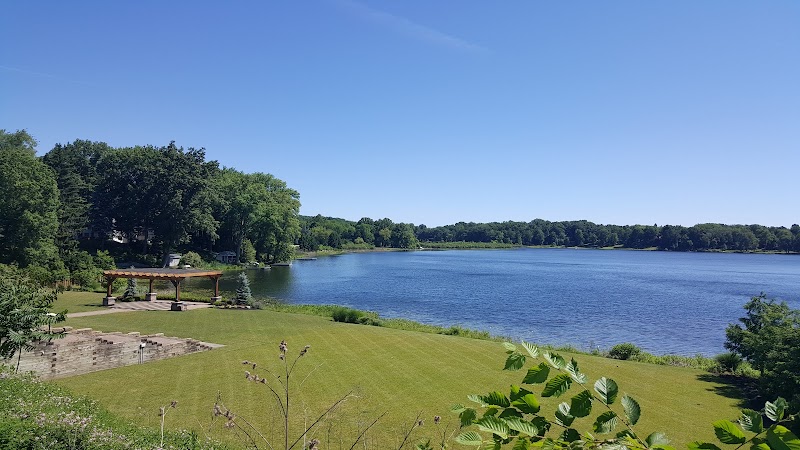 The Fairways at Twin Lakes Cleveland atmosphere