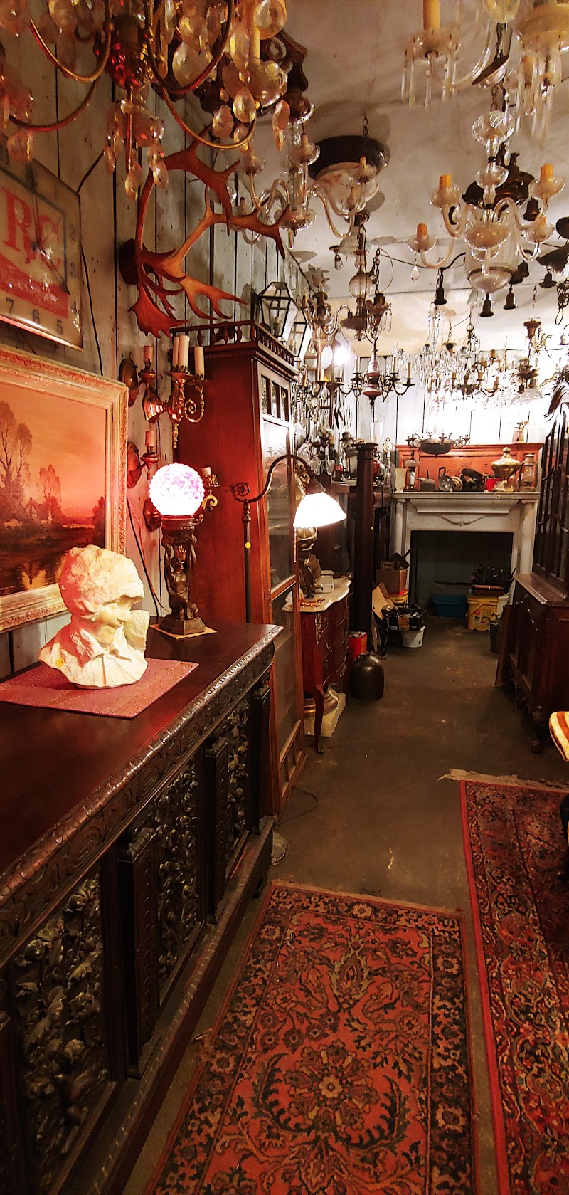 Century Antiques Cleveland atmosphere