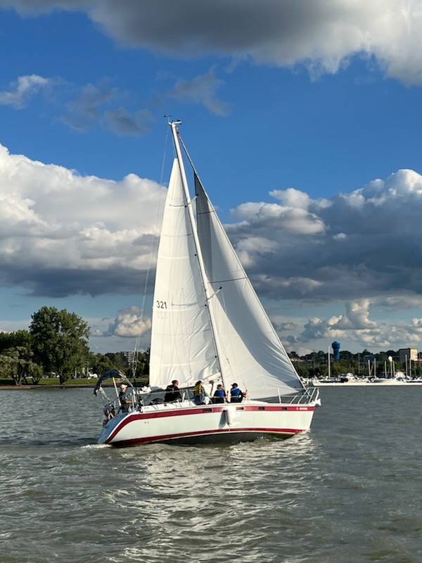 Verktadue Cleveland Sailboat Charter Cruise Cleveland atmosphere