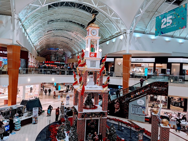 SouthPark Mall Cleveland atmosphere