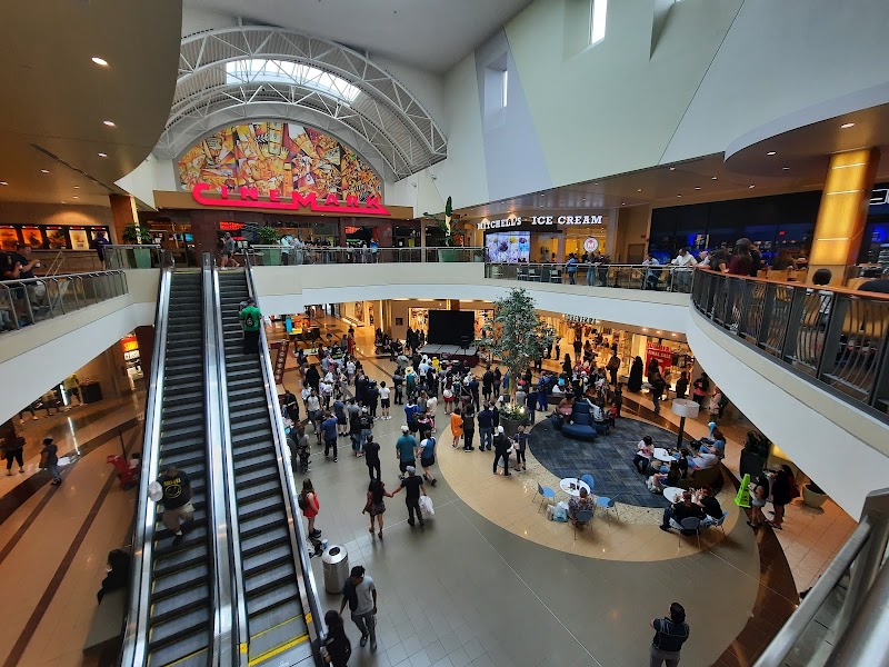 SouthPark Mall Cleveland atmosphere